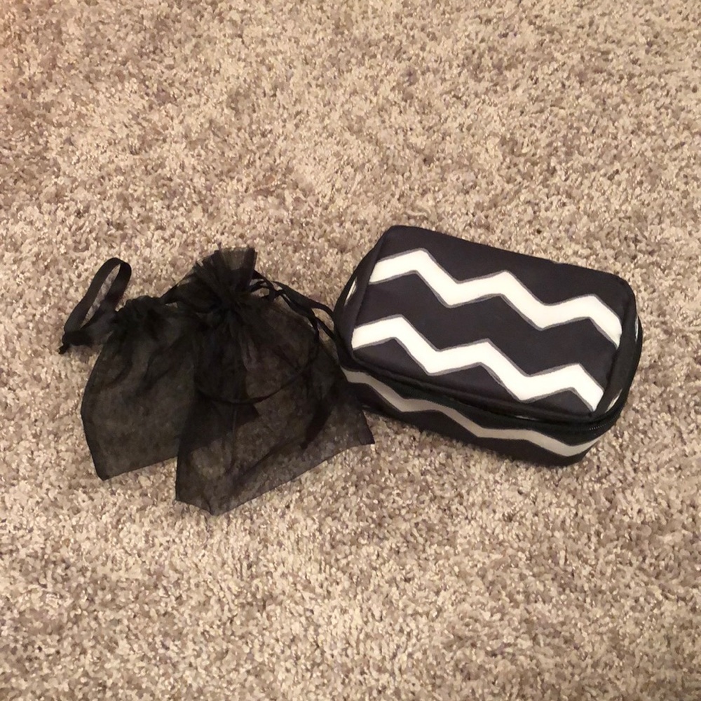 Thirty one jewelry holder